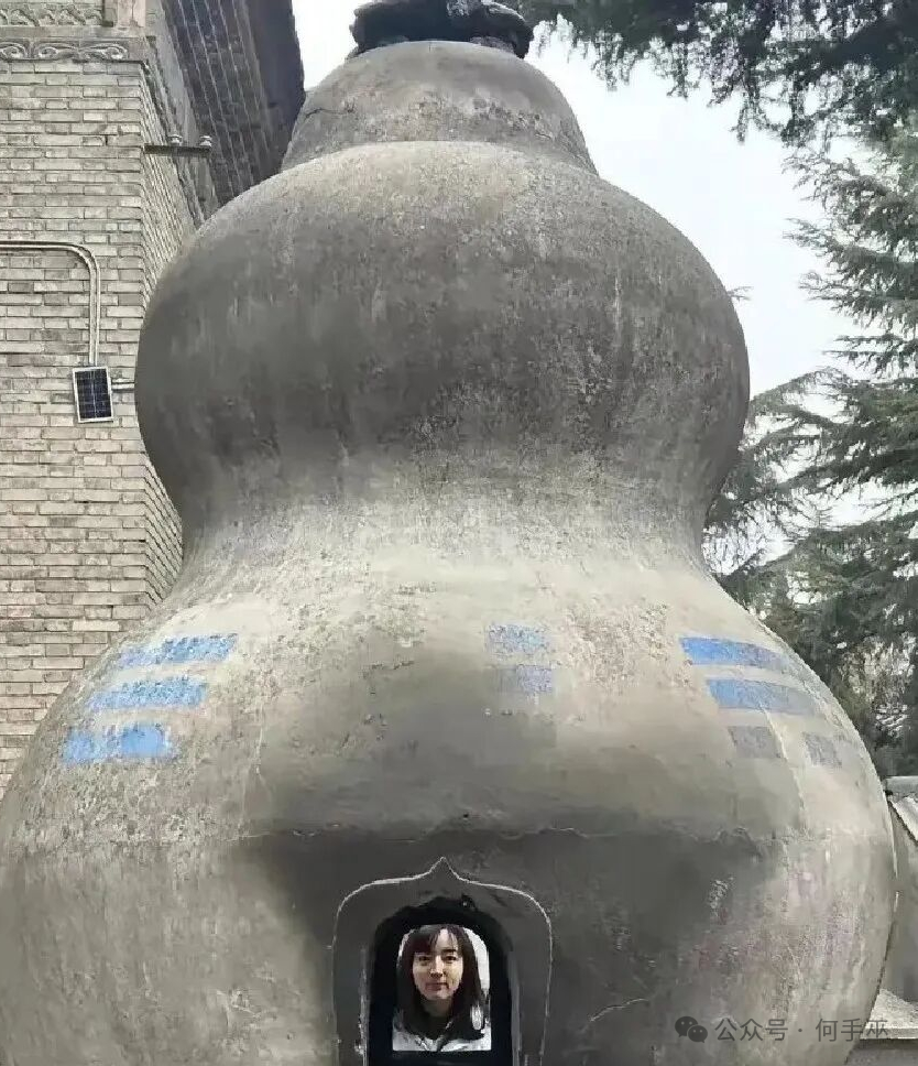 网友：女朋友选的景，选的机位，让我拍照片，拍完了，一看效果，怎么说呢？目前我单身