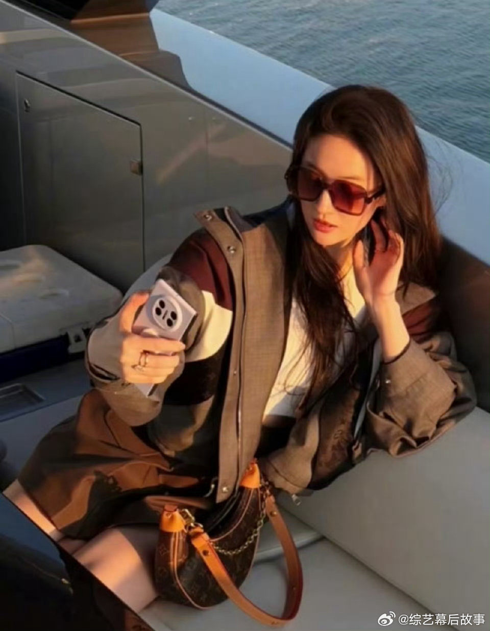 刘亦菲全智贤撞衫刘亦菲全智贤同款外套 时尚盛宴盛大开启！刘亦菲全智贤撞衫咯！全智