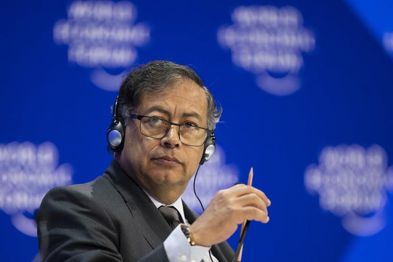 1月20日，贝莱德CEO芬克于达沃斯论坛上提出，资本主义必须变革，否则将丧失合法