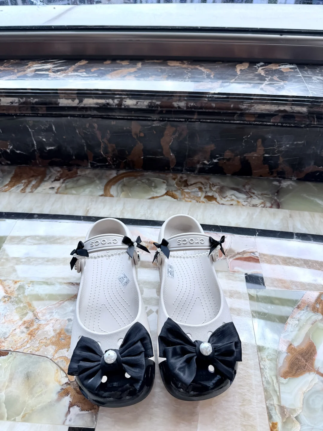 最终我还是对丑鞋子下手了 crocs芭蕾拼色