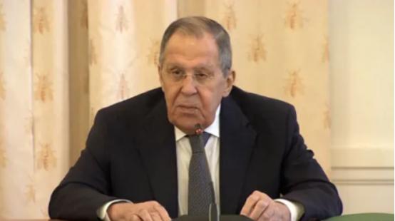 美国拦不住了！俄罗斯官宣对伊朗军售大单，拉夫罗夫一句话怼得美方哑口无言 。
 