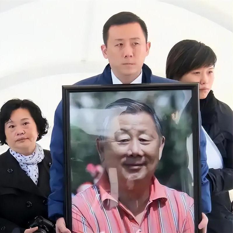 足球名将王后军追悼会，一张罕见的留影，这张照片拍摄于2012年11月27日下午，