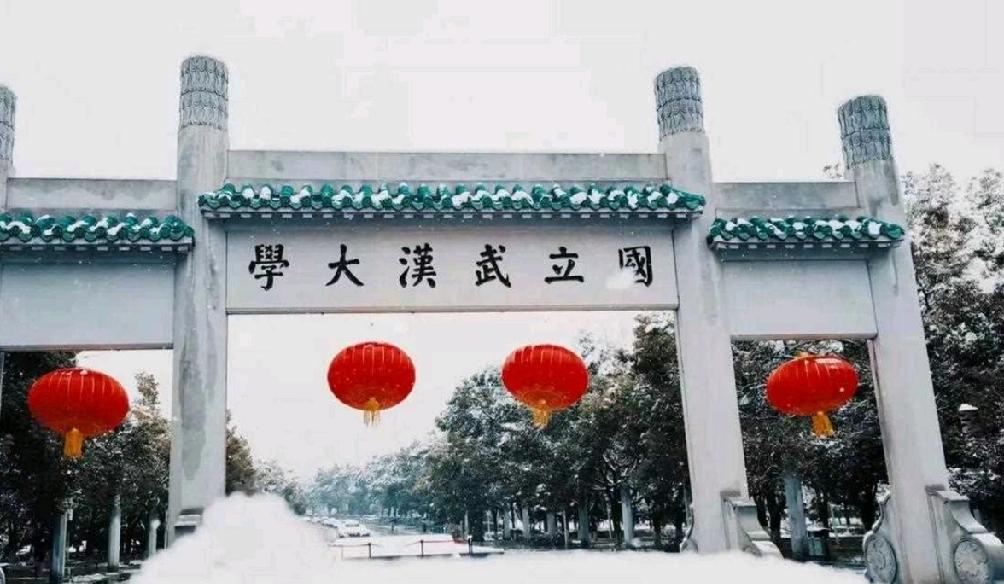 这两天吃着武汉大学的瓜，我不由想到：高校里的捷径故事，从来不是今天才有的新鲜事。