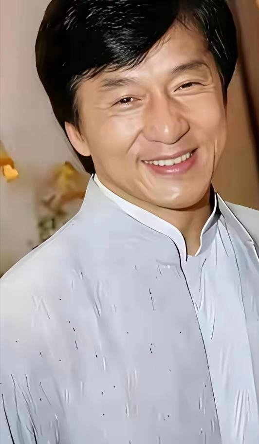 说到底，成龙之所以不认吴卓林，就是因为这事儿踩到了他的雷区 