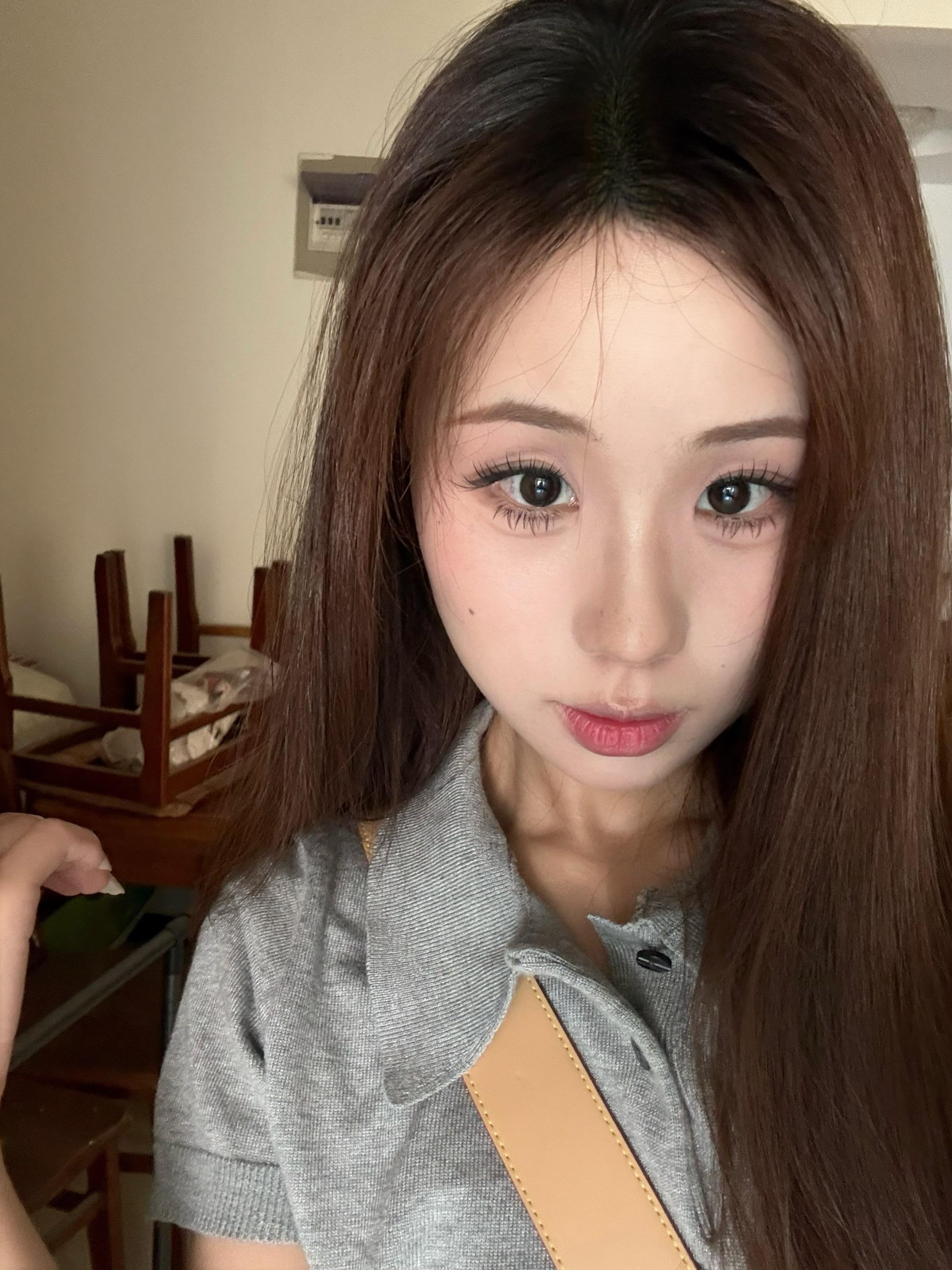 出门前用前置看看今天的妆🙉
