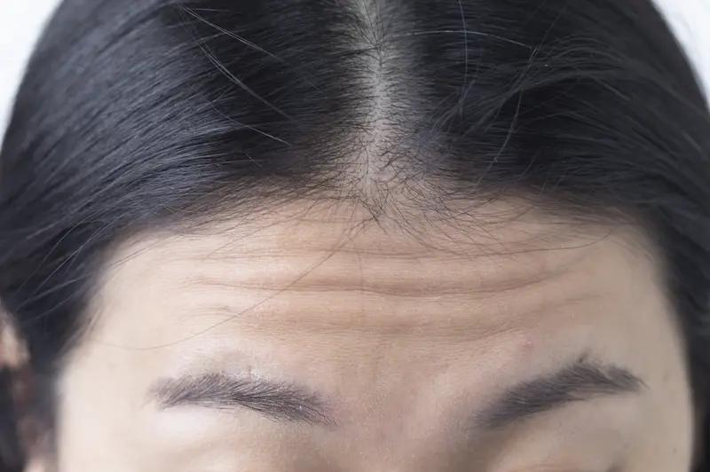 一天天变老，其实没那么可怕。别把变老只看成是失去，它更像是一场温柔的进阶。脸上的