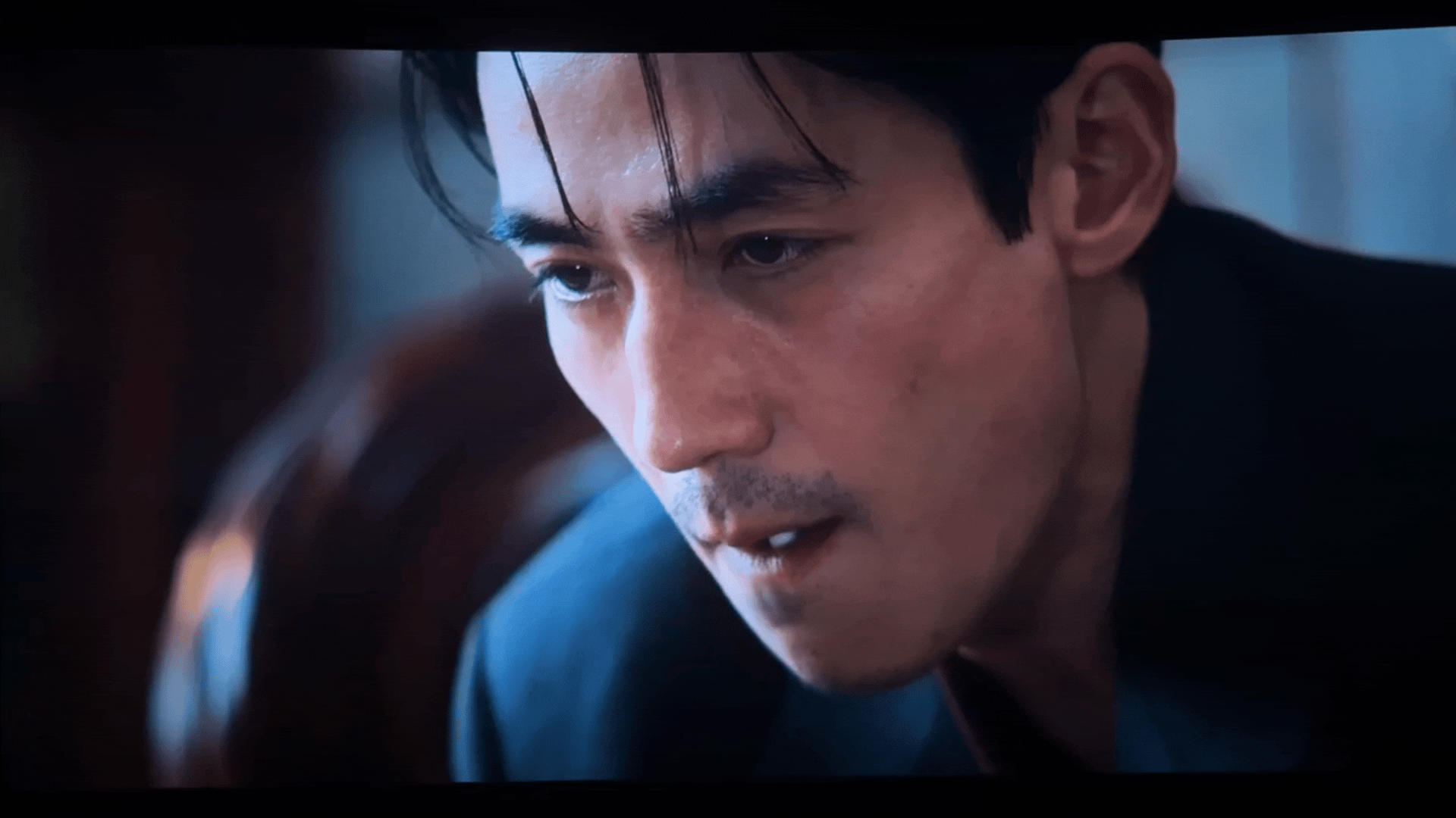 这个吐烟嘴好帅[捂嘴哭]朱一龙万梓强 · 朱一龙电影空枪 ​​​