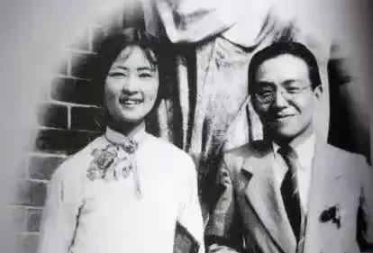 一天深夜，钱钟书又爬上房顶打林徽因的猫，梁思成有点生气：“钱教授这样无礼，我找他