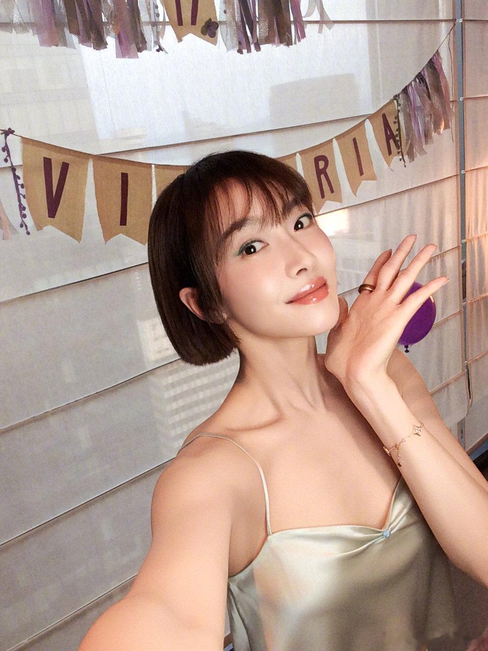 宋茜回应短发造型宋茜回应剪了短发 宋茜回应短发 姐姐自己开心就好 ​ ​​​