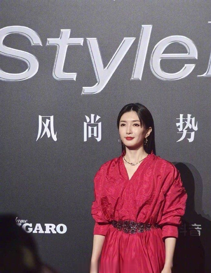 #费加罗明星生图#合集~大部分造型以大面积的亮闪为主✨✨吉克隽逸的橘色珊瑚裙尤为