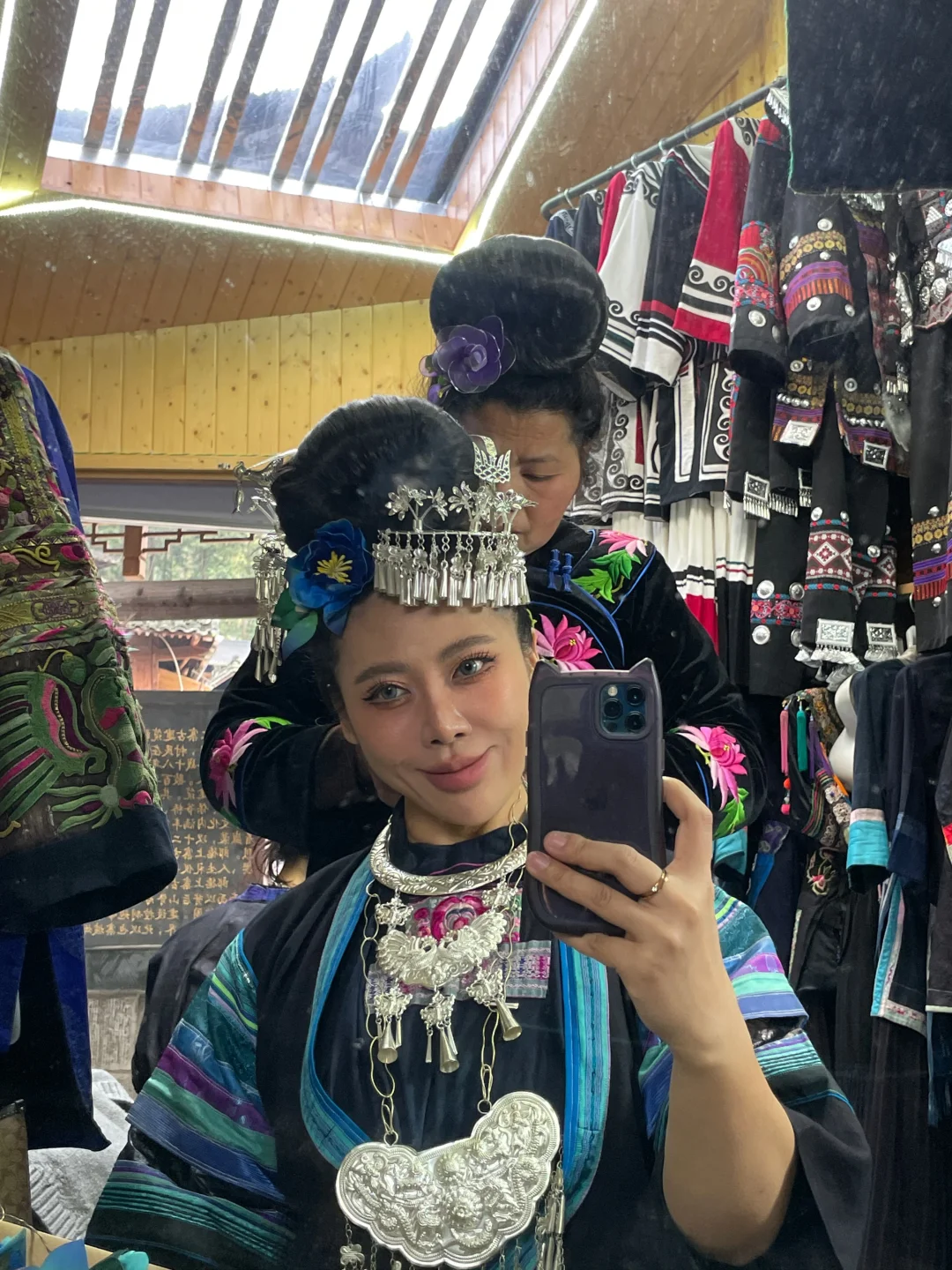 当肌肉女出现在苗寨