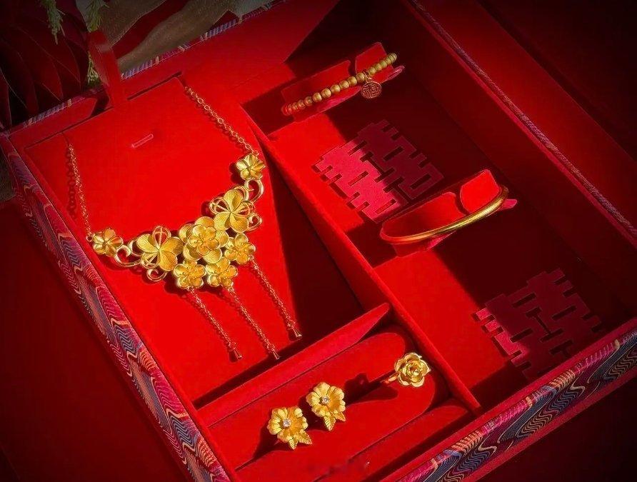 黄金跌万物涨，只是常见宏观情景下的经验规律，不是铁律；相关性随时会被流动性、通胀