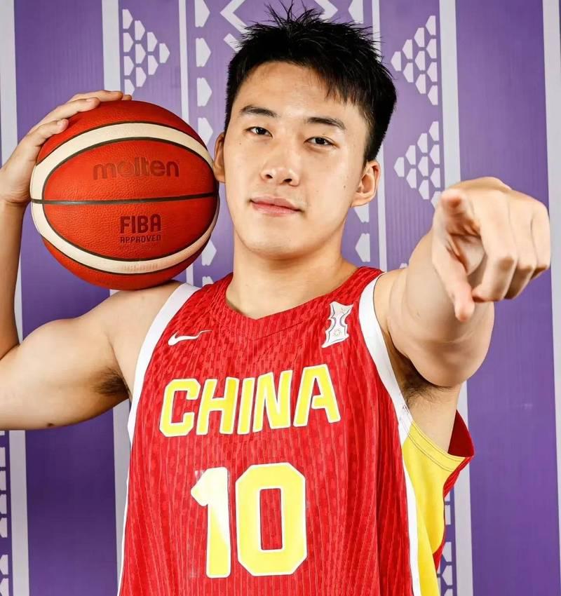 留洋国手王俊杰加盟香港金牛

2026年9月7日，征战NCAA的中国男篮国手锋线