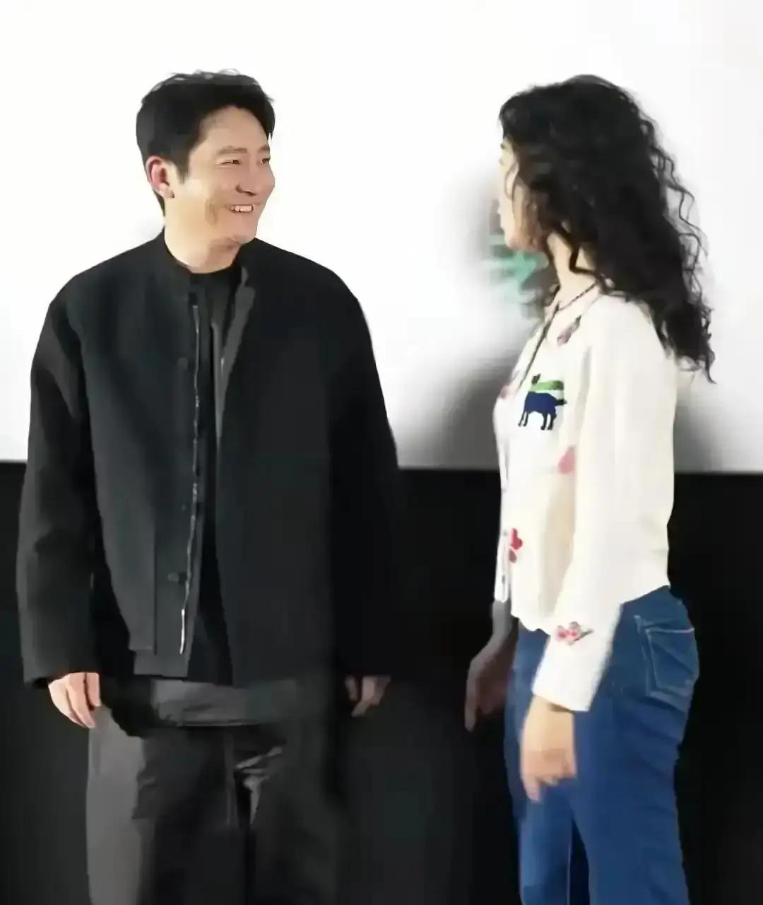 3分钟拆整鸡，他靠锅铲杀出重围
 
15年灶火没白烧。郭京飞在横店片场支口大锅，