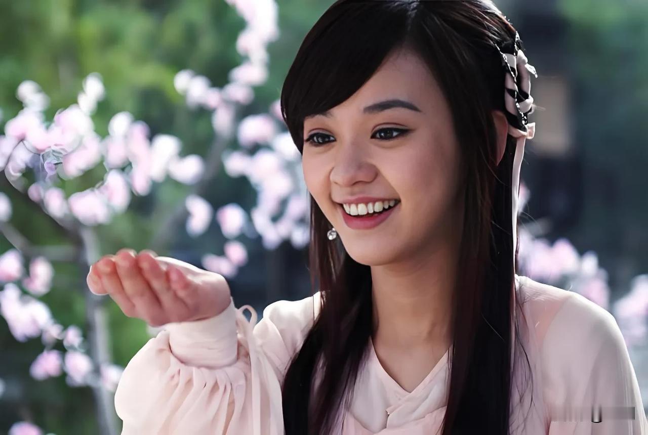 同样是演叫“小蝶”的古装女角色，关之琳的蓝小蝶，陈意涵的孙小蝶，张嘉倪的林小蝶，