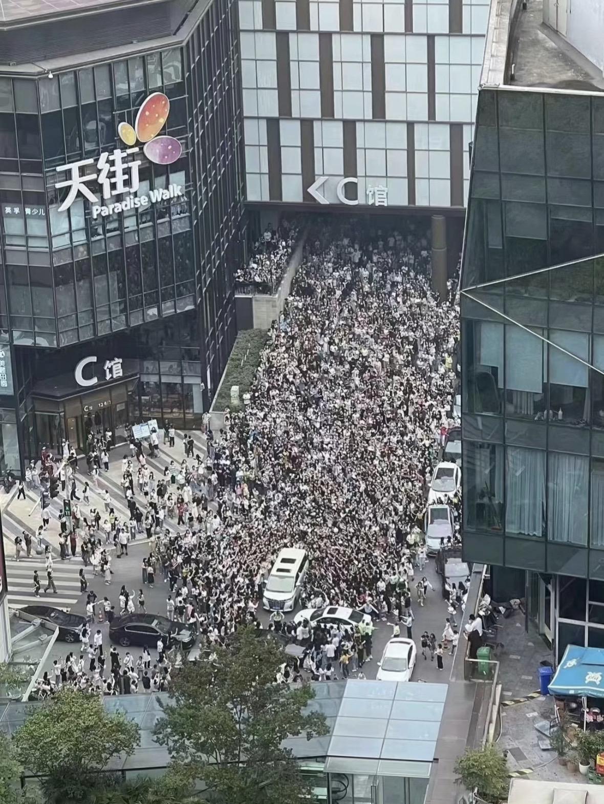 名副其实的王满楼！！人山人海 人多得水泄不通！！这场面看一次震撼一次