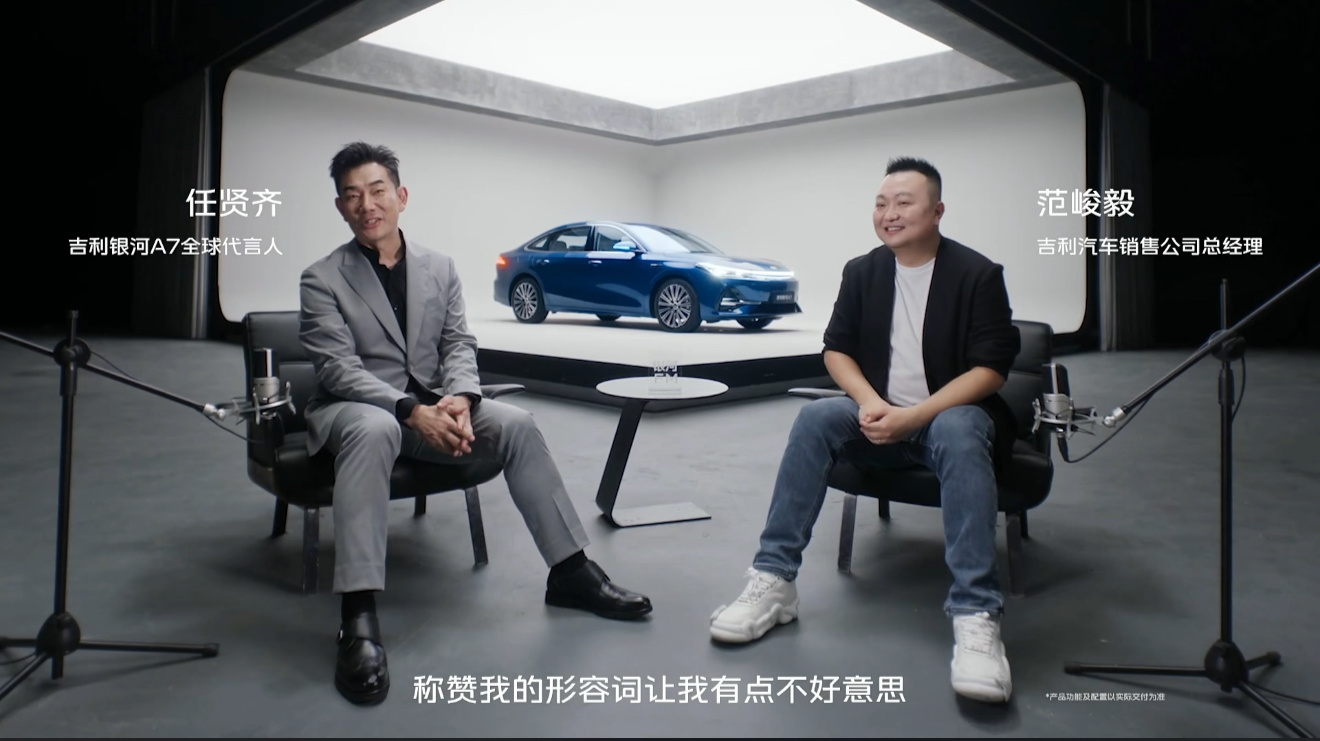 吉利银河A7后排空间有多大？有一个量化的标准后排纯平地板可以放大尺寸的行李箱，纯