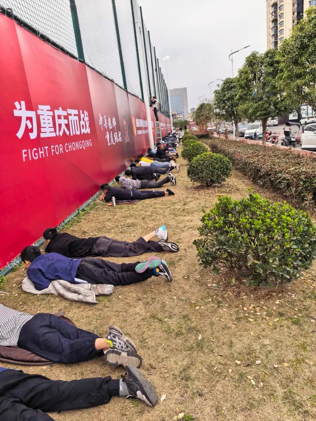 一张图证明了中国有全世界最好的球迷。中国足球虽然不怎么行但中国球迷绝对不输任何国
