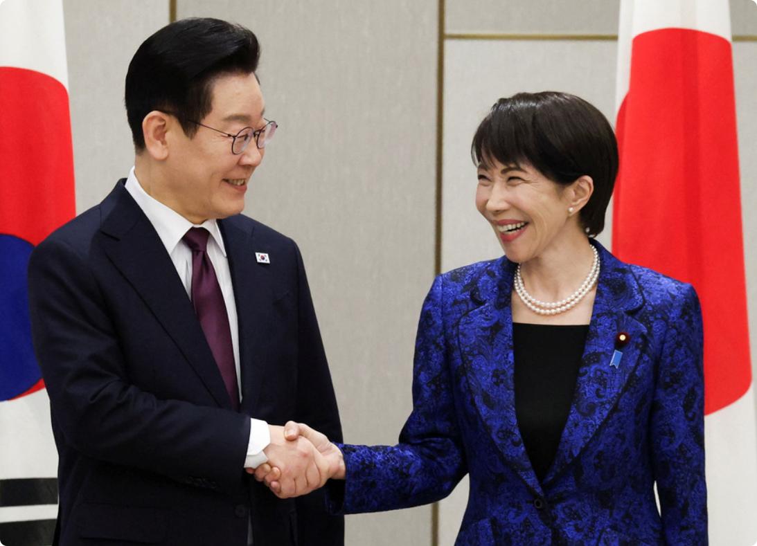 日本高市早苗在与韩国总统李在明会面后召开新闻发布会
表示两国周边的战略环境日益严