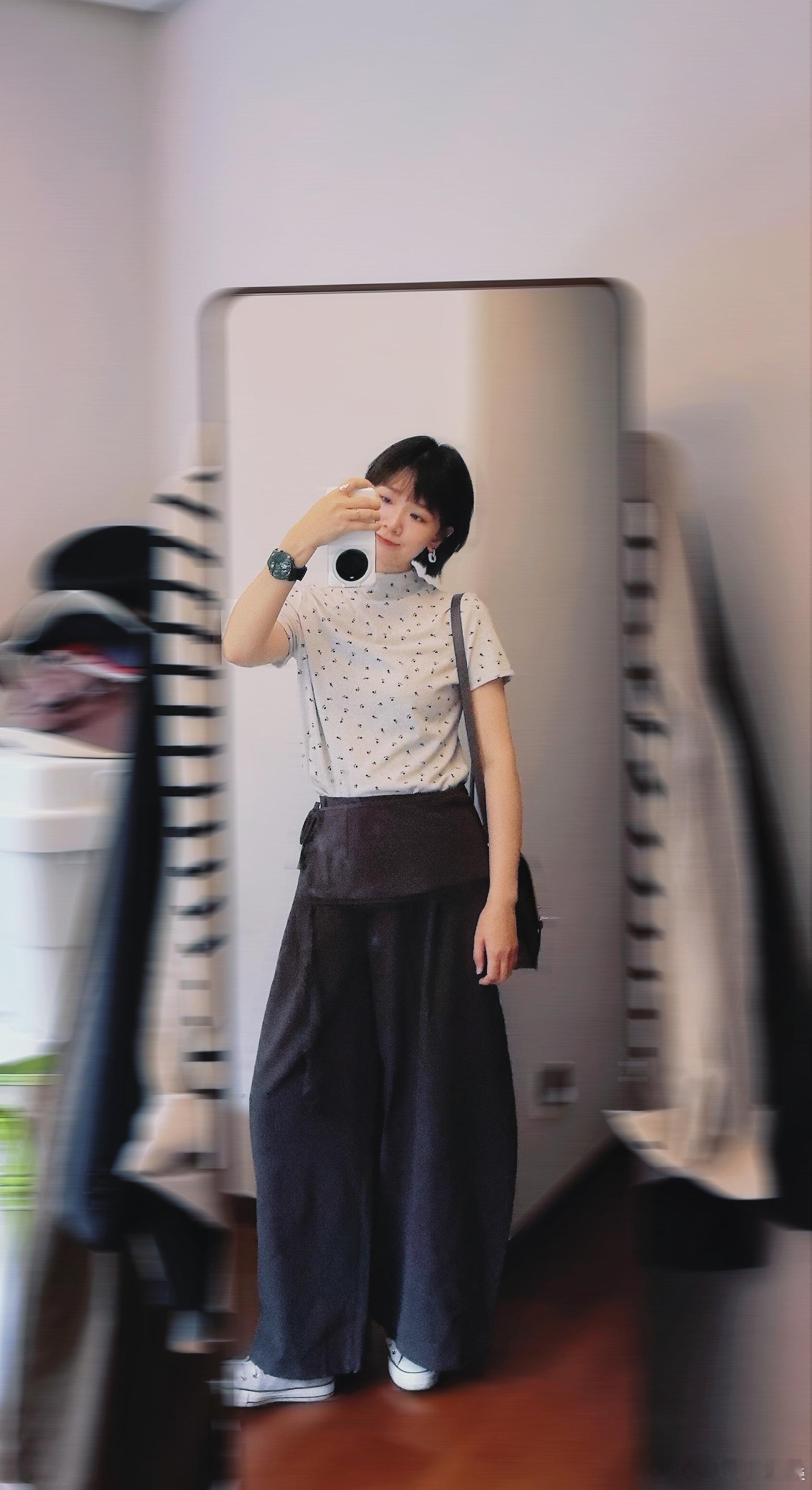 无心上班，只想提前给祖国母亲过生日[并不简单]穿搭分享今日穿搭(ootd)oot