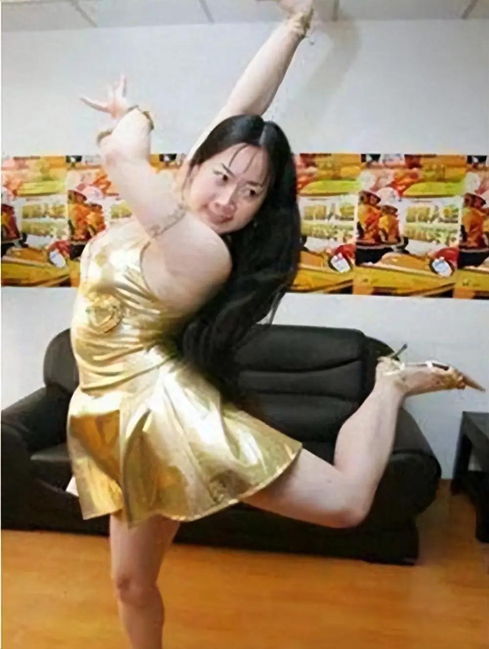 牛来就是当年的芙蓉姐姐，凤姐
当网络时代来临
一个巨丑无比的人突然在网上极度自信
