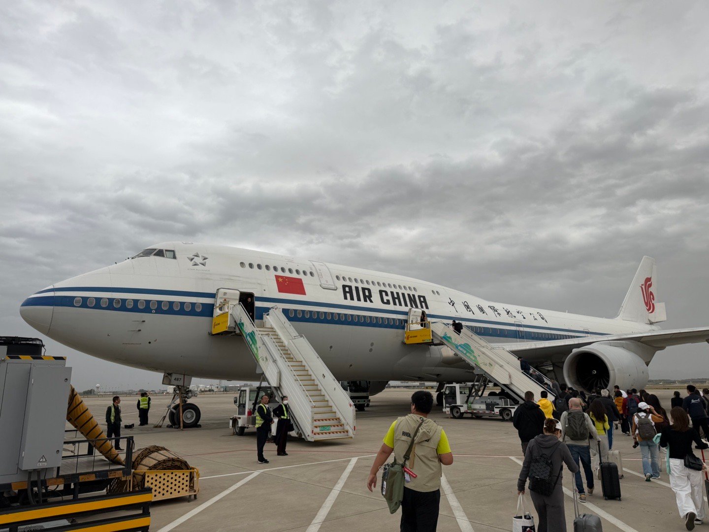 终于回上海了。我再也不想坐波音747-8了今天早班机本打算忙里偷闲去买点衣服。机