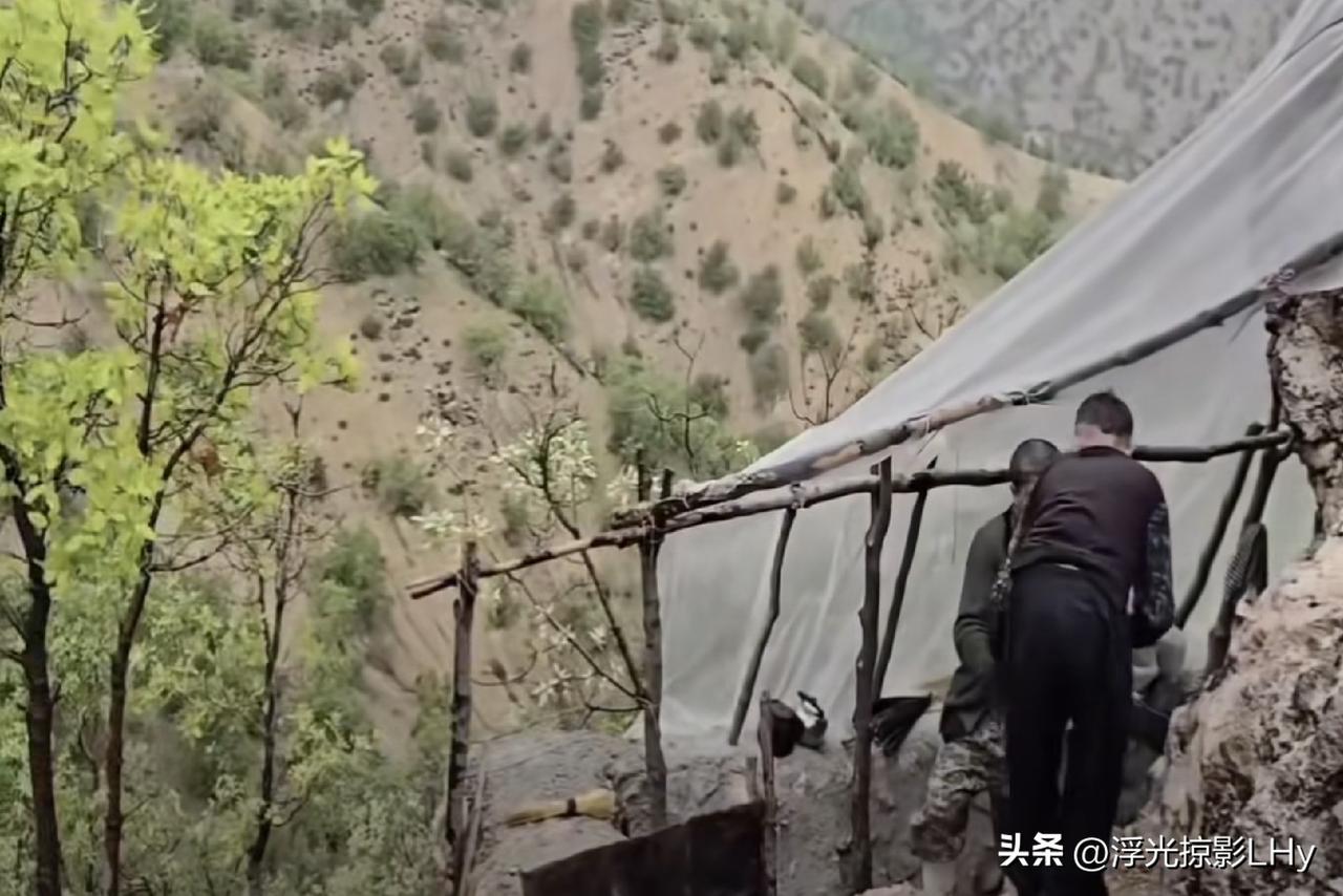 伊朗人在绝壁山上住，狗吃饭的盆都没个平地放，可生活还是一丝不苟，看上去很愉快。生