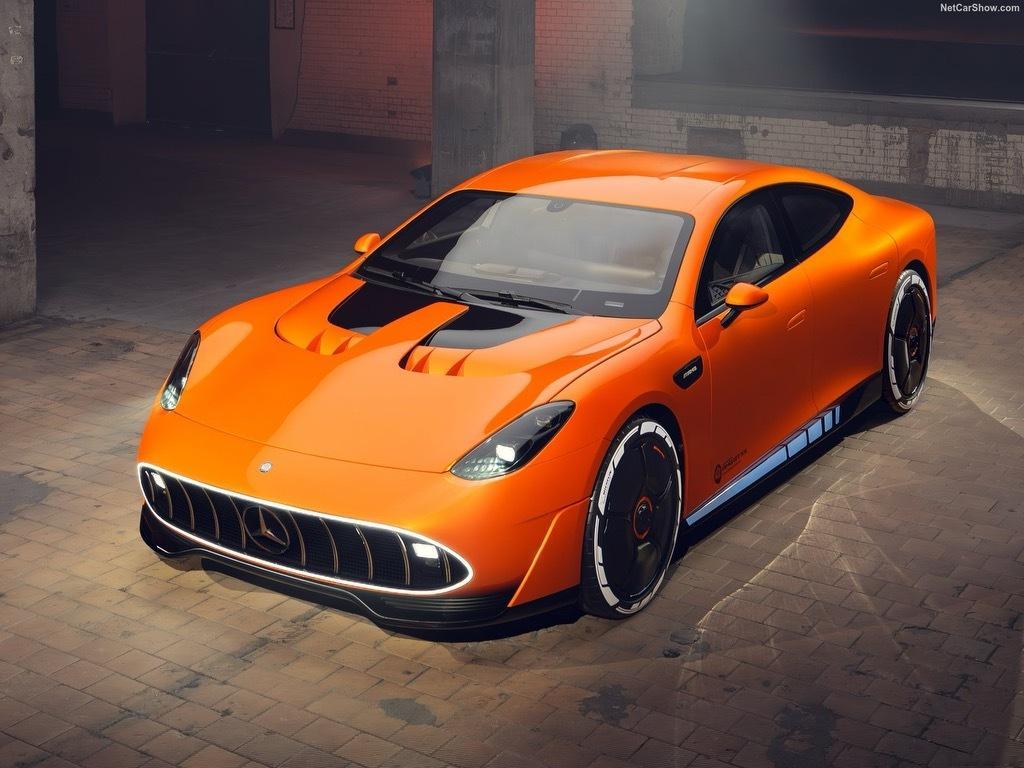AMG GT XX设计上是非常规的呈现，偏激，且有明显的“Retro- Futu