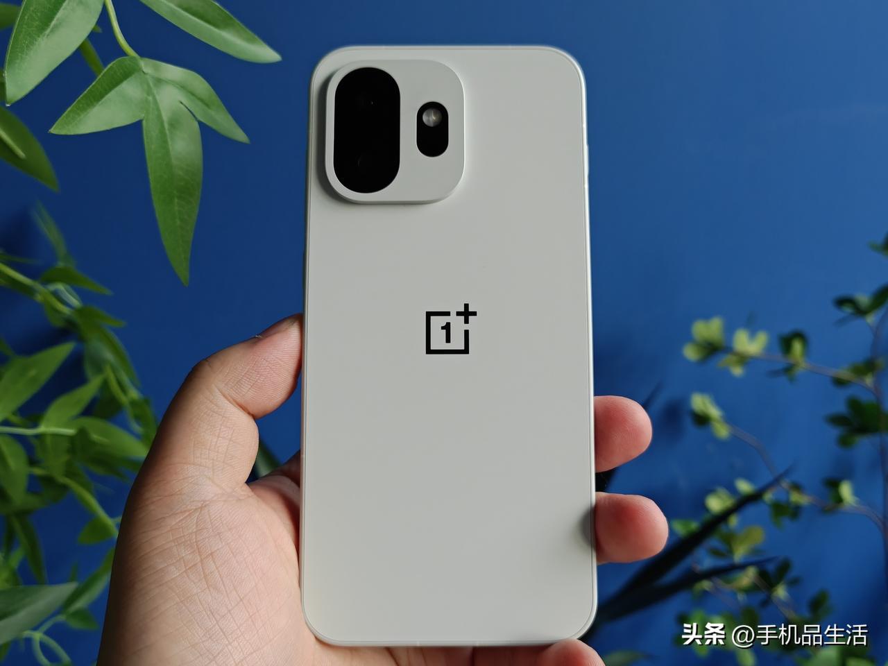 一加15T发布，具体价格公布如下：

12GB+256GB版本售价4299元
1