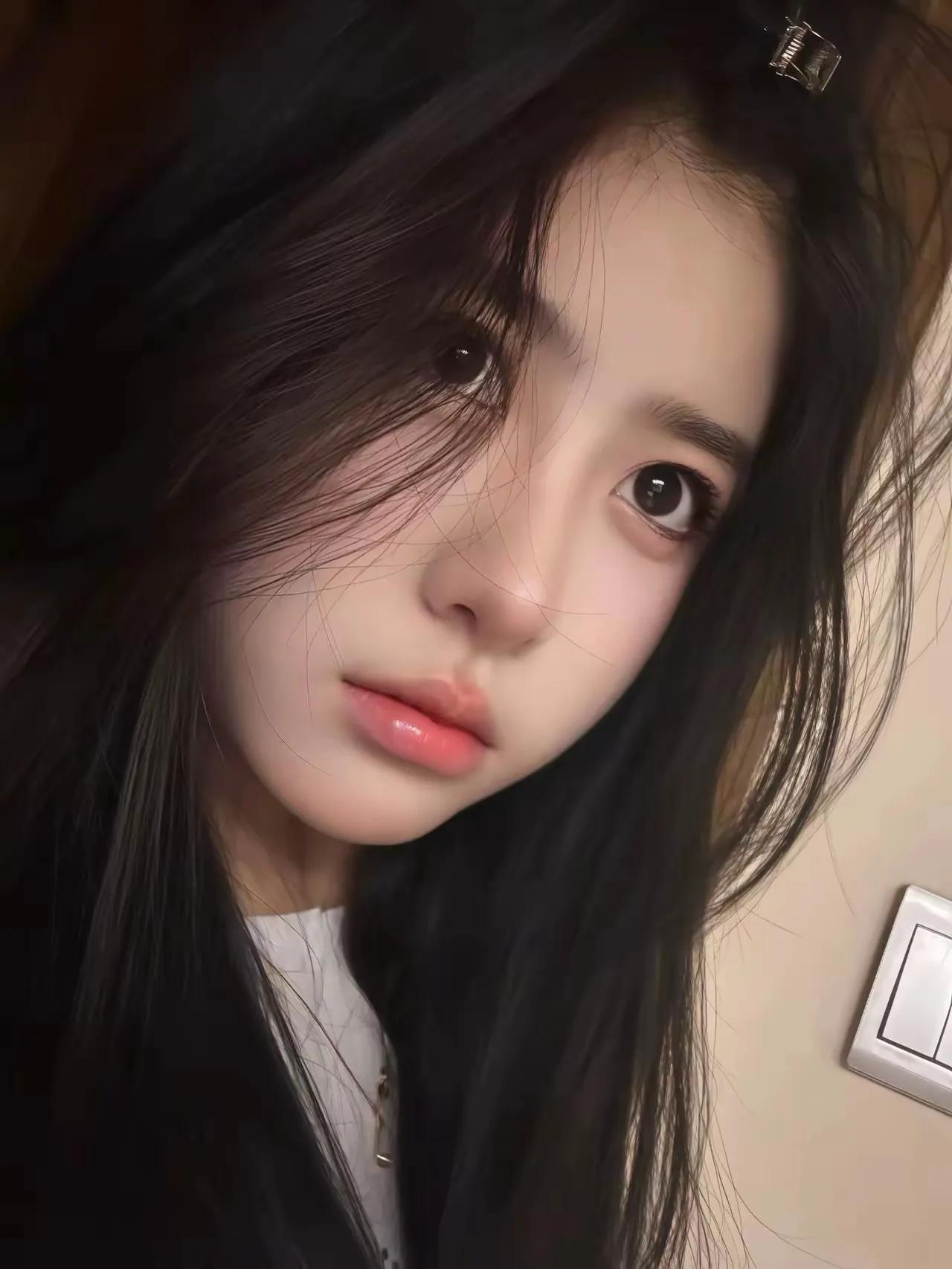 如果，你能第二次把一个女人约出来，就不要太拘谨了，因为她对你的感觉真的还不错，否