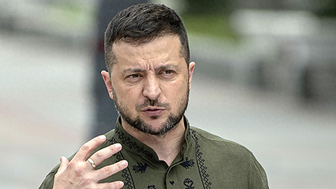 为什么乌克兰都快打亡国了，也不愿投降？说白了，乌克兰死活不投降，核心就两点：一是