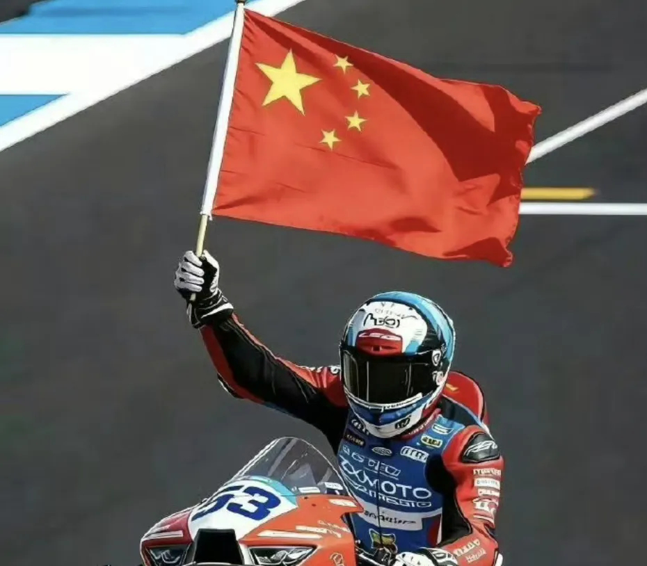 #张雪#张雪的经历再次证明，决定人生高度的不是学历和分数，而是兴趣和爱好。当然，