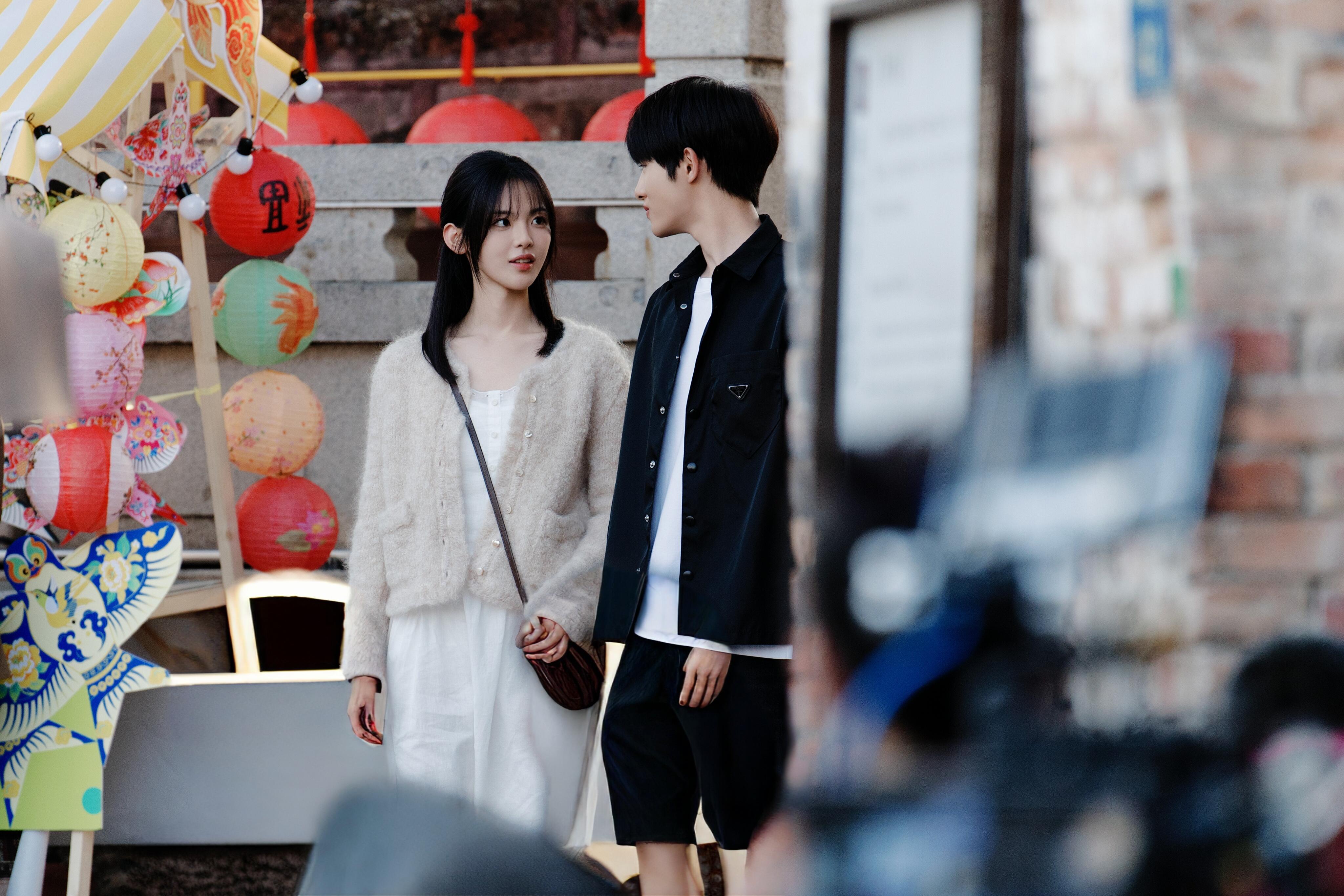 杨超越董思成一对萌萌人杨超越董思成这对萌萌人真的太好嗑了! 太阳雨杀青视频短短几