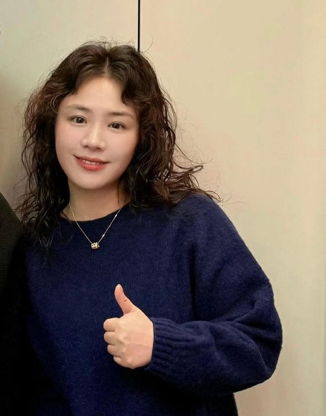 马思纯烫发这个发型要驾驭有点困难，马思纯好漂亮