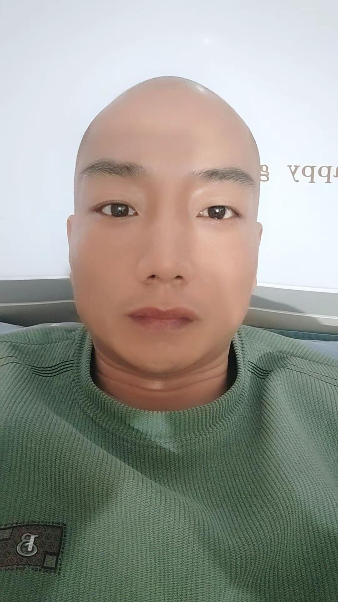 无论你怎么做，别人都会说三道四，明枪易躲，暗箭难防。卑鄙无耻的小人，有本事光明正