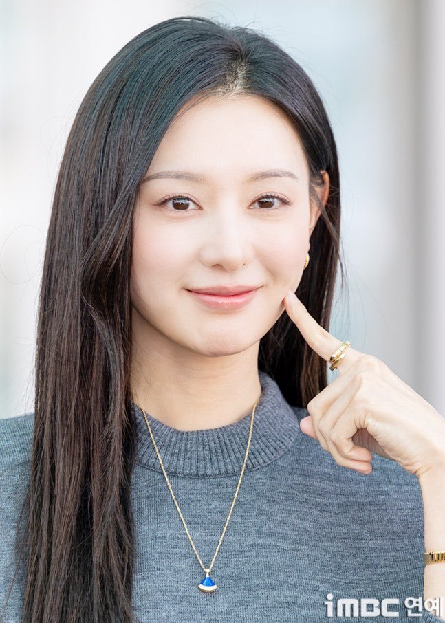 金智媛 x BVLGARI金智媛启程前往意大利米兰，将参加BVLGARI ECL