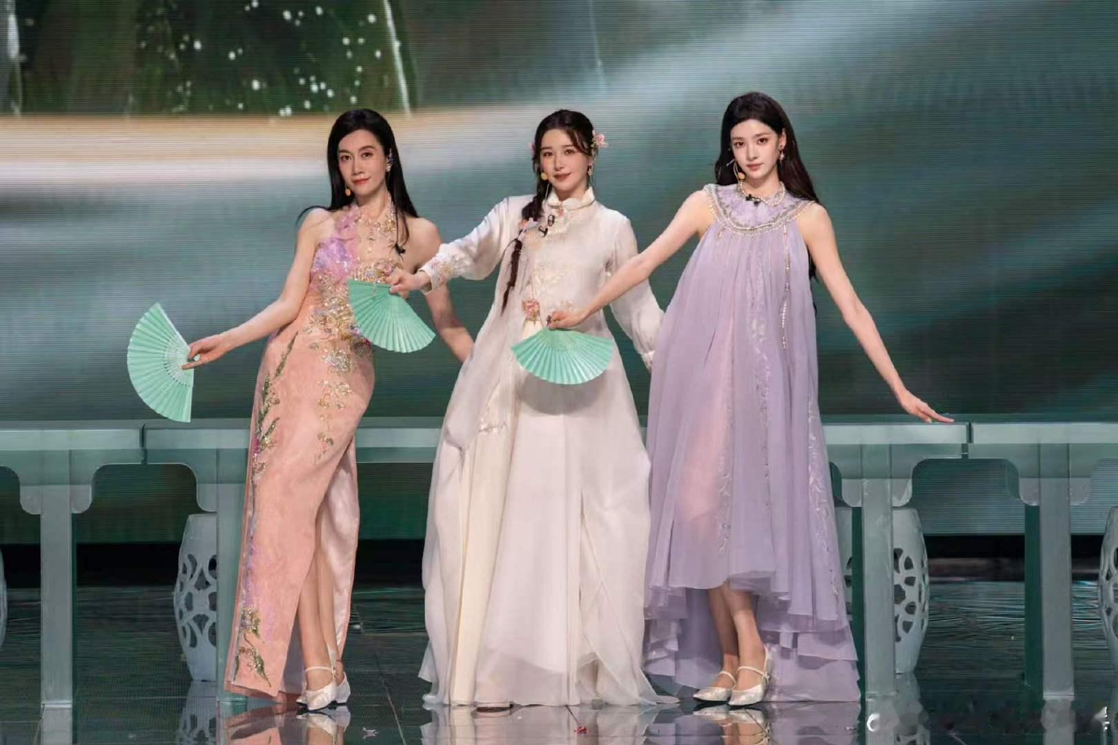 内娱不能没有浪姐希望浪姐可以一直一直办下去内娱不能没有浪姐，愿这个舞台永远灯火通