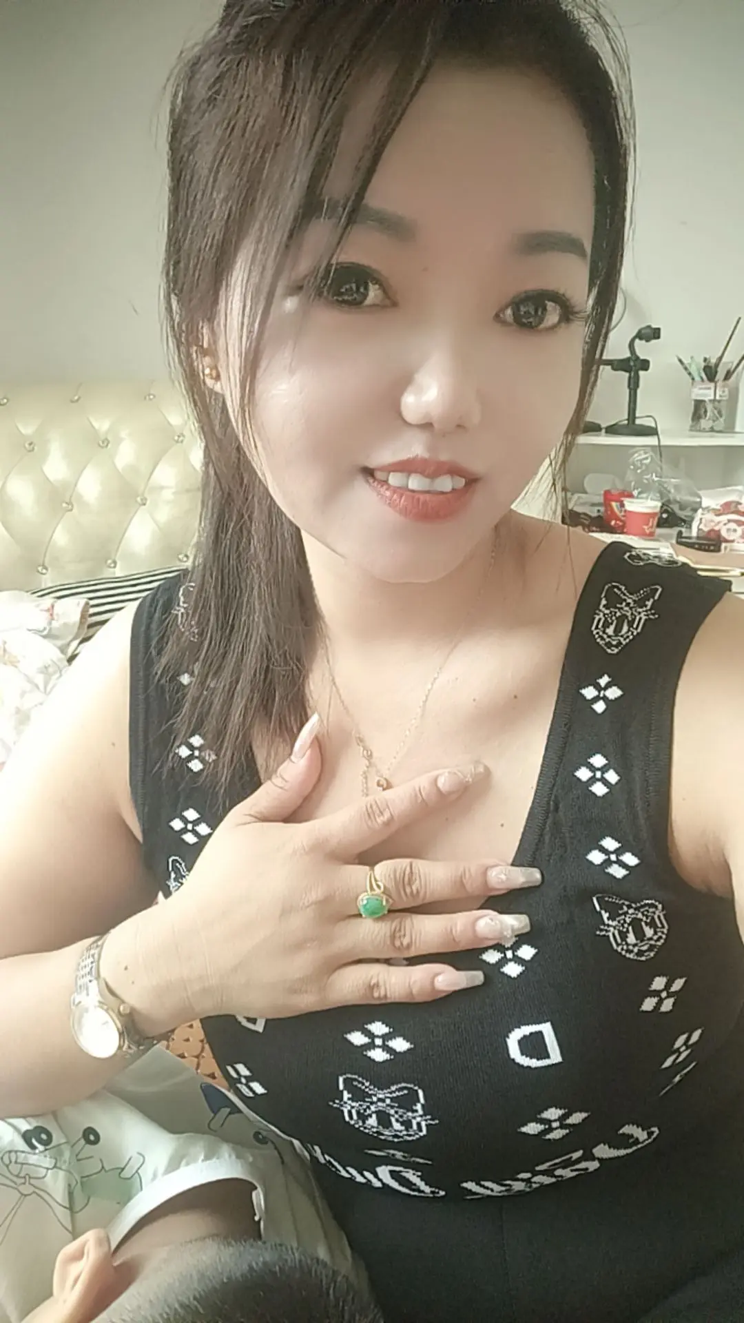 女人的幸福很简单 ，一个温暖的怀抱 ，一个可靠的肩膀 ，一个把你当宝贝...
