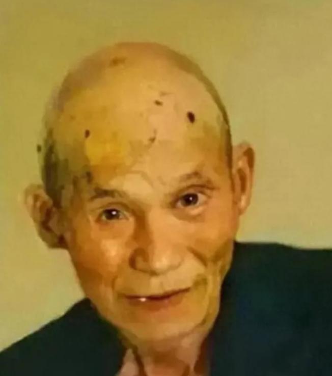 他是全中国坐牢时间最长的人，坐了长达57年的牢，20岁入狱，77岁才被释放，没想