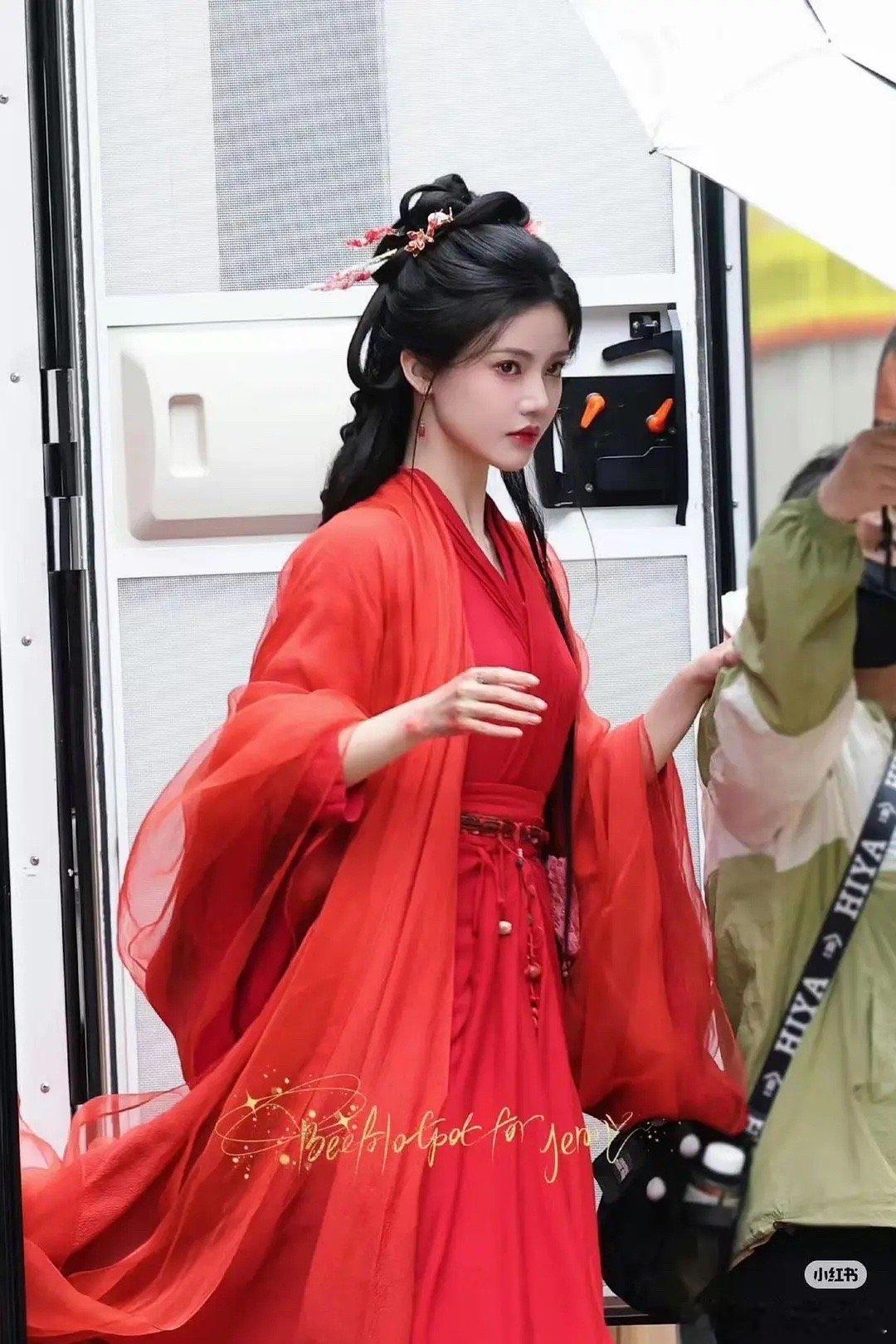 还是得承认迪丽热巴是年纪上来了 ​​​