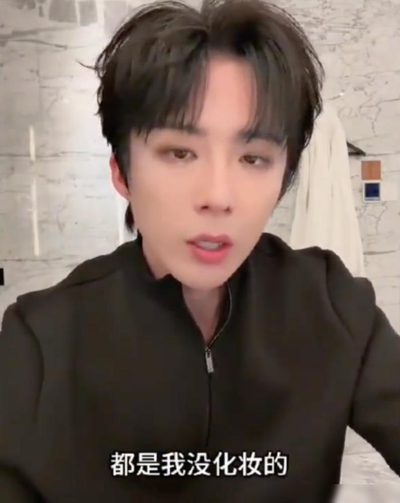 婚礼坐主桌的朋友，转头就说不认识？
节目里，黄子韬指着刘宇宁照片，连说三遍“不