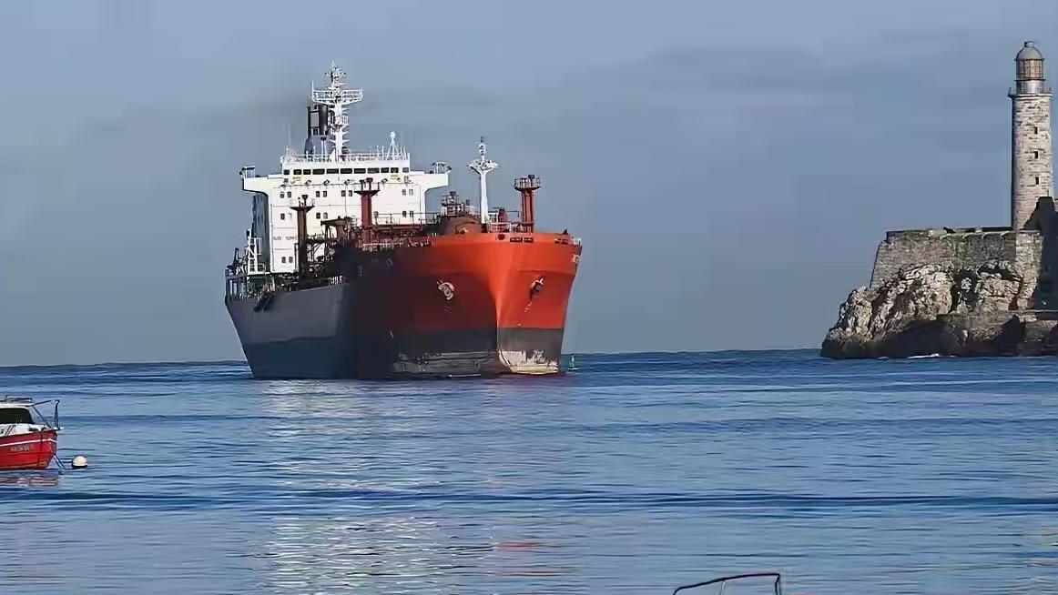 全世界只有俄罗斯能把美帝单边霸权按在地上摩擦，

73万桶石油硬闯古巴，这就是冲