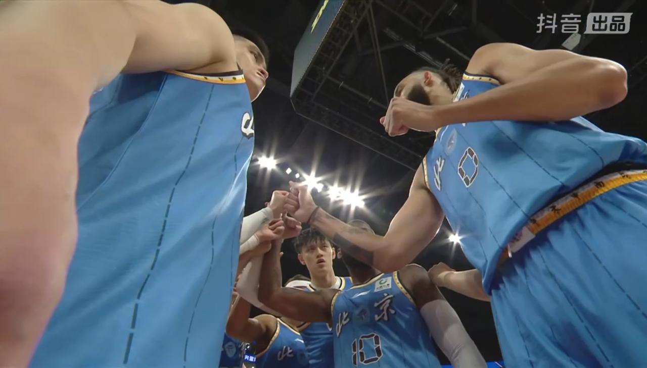 CBA季后赛1/4决赛中，北京北汽主场102:94击败广东东阳光，大比分1:0领