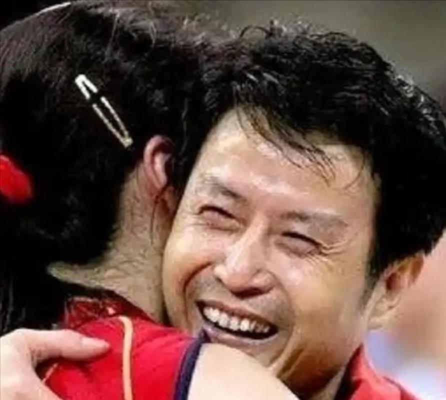 1992年陈忠和的第一任妻子因背包带勾住了火车，而被卷入火车下不幸而亡。3年后，