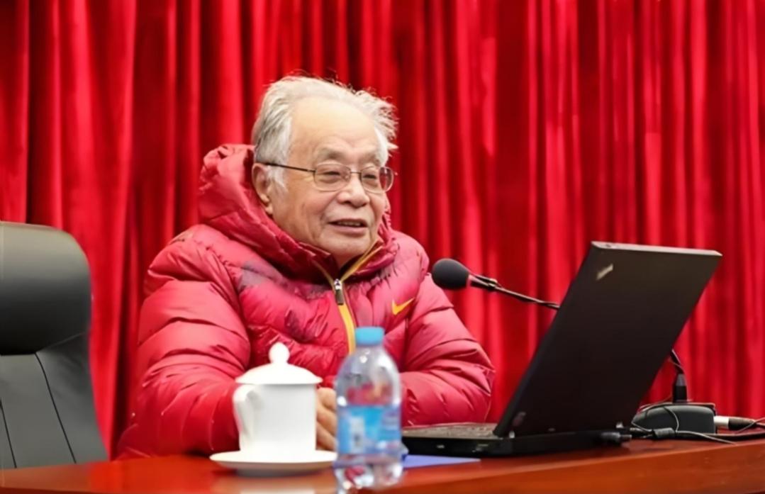 何祚庥老院士质问《大公报》。2月1日，何老院士认同某网友的观点，即认为《大公报》