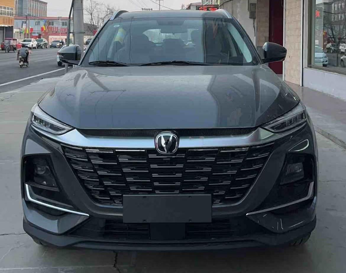 26款CS75 PRO轻微运损车一台
指导价：104900	星际灰
​裸车：69