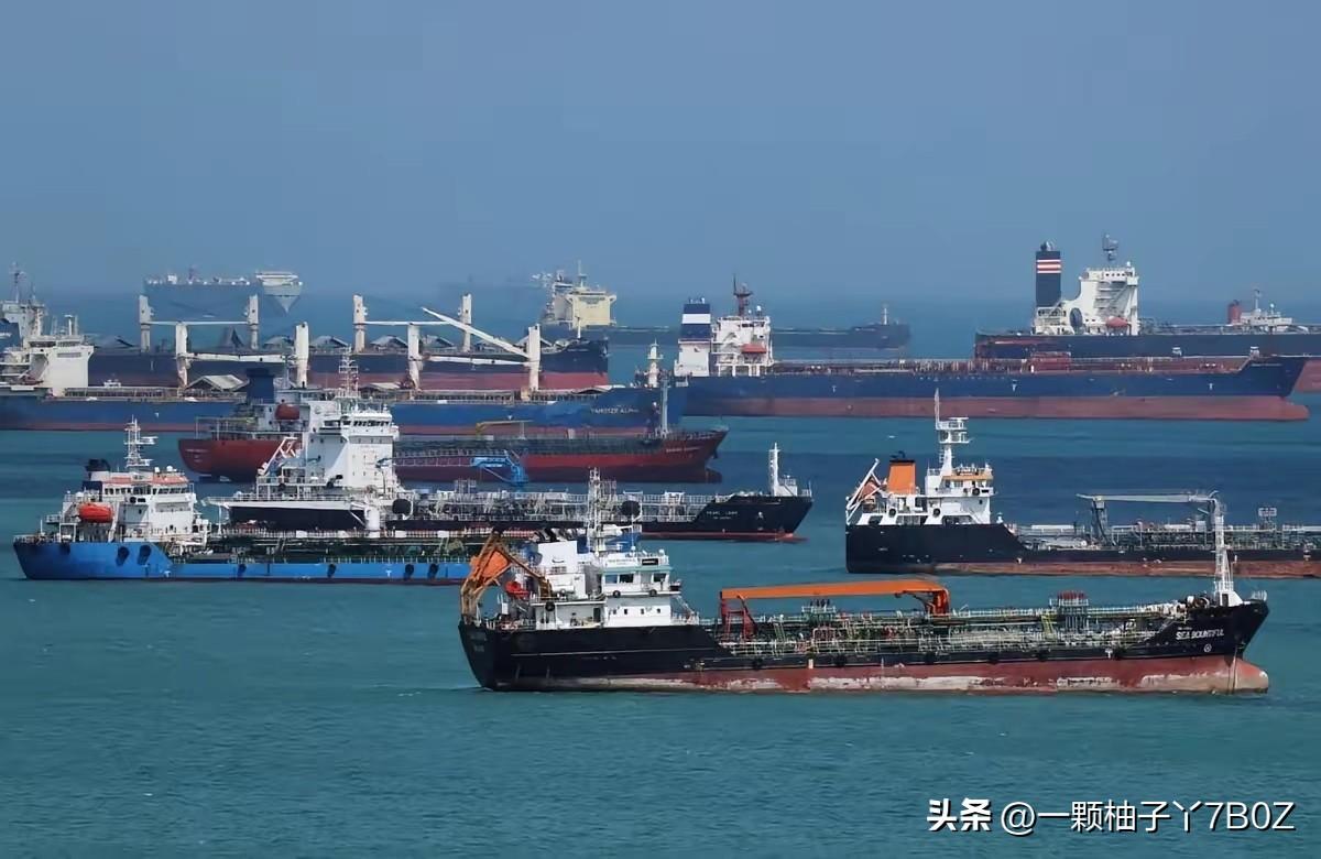 6月25日霍尔木兹海峡上长荣旗下新加坡籍集装箱船长丽号，行至阿曼沿岸海域时被不明
