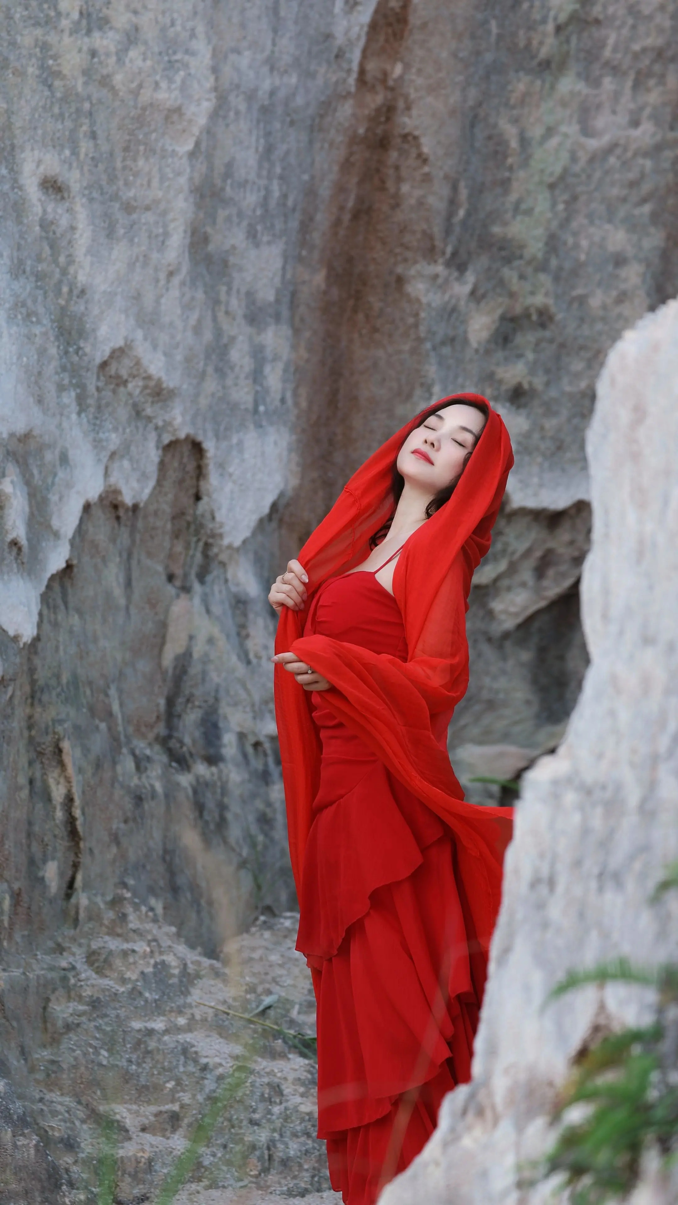 红裙与沙漠的适配度 户外人像写真 红裙旅拍风 自然系写真分享