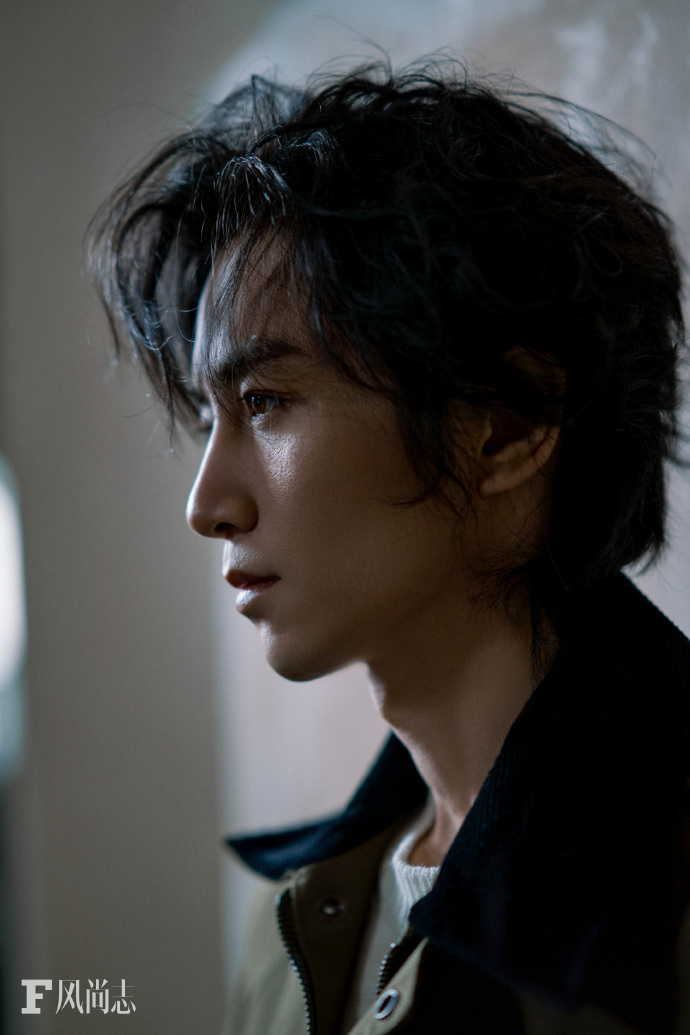 陈晓长发眼镜黑西装阴湿男鬼味陈晓熟男韵味 陈晓长发眼镜黑西装阴湿男鬼味，谁懂陈晓