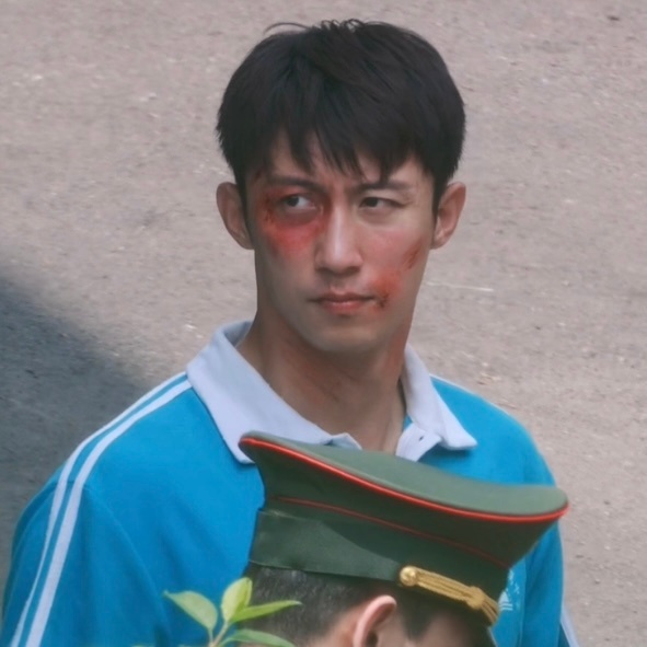 #黄景瑜校服战损##黄景瑜校服版战损#黄景瑜校服战损期待 ​​​